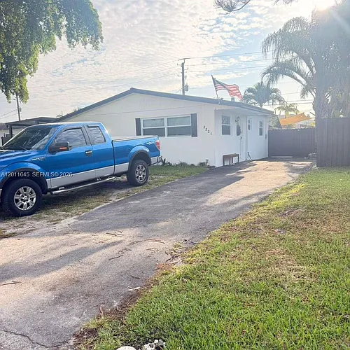 2221 N 61st Ave Photo 1