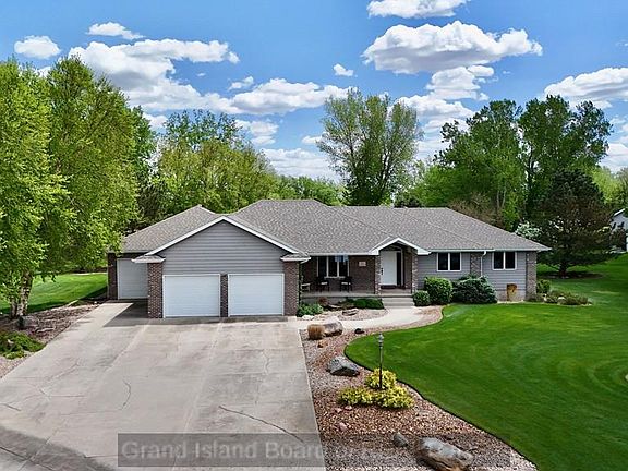 3rd image of 303 Island Dr