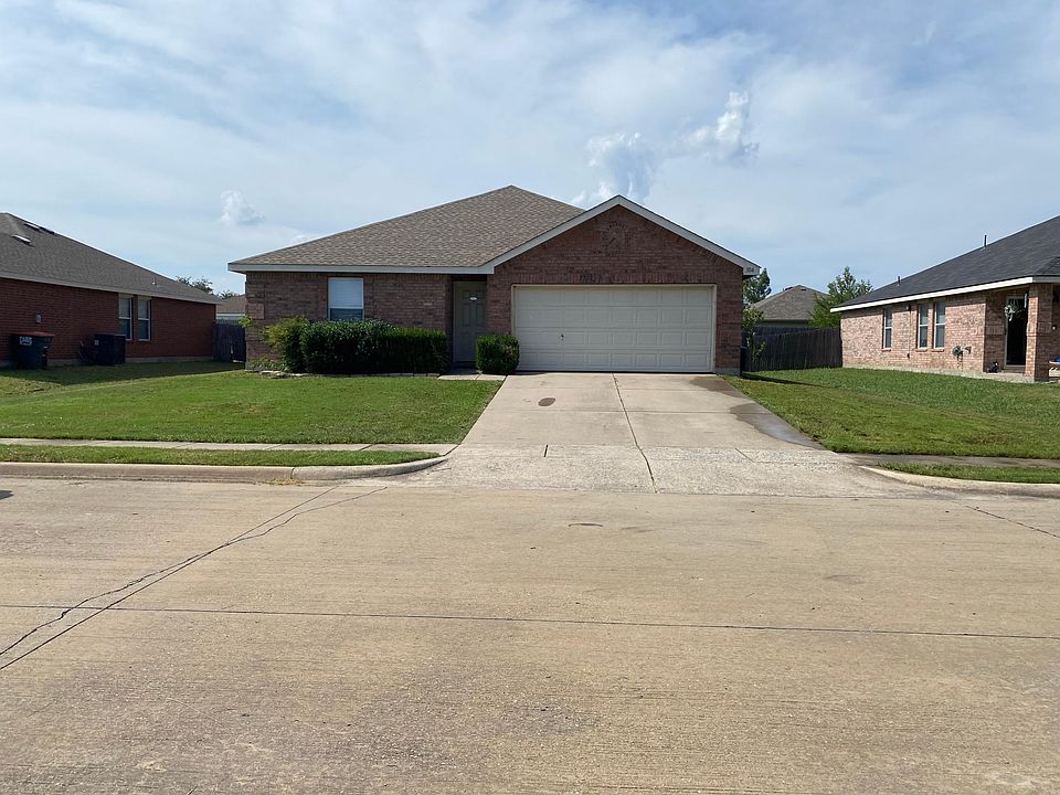 1st image of 304 Olivia Ln