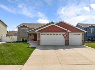 1016 34th Ave NE, Minot, ND 58703