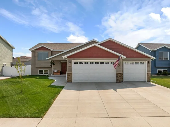 1016 34th Ave NE, Minot, ND 58703