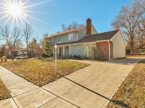 3rd image of 483 Graywood Dr