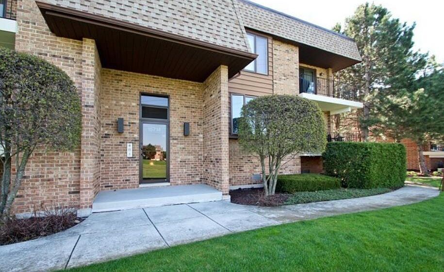 1st image of 15714 Deerfield Ct Unit 2N