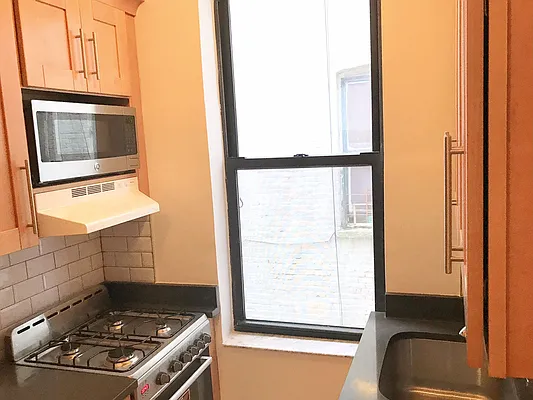 Rented by Rapid Realty Cobble Hill | media 4