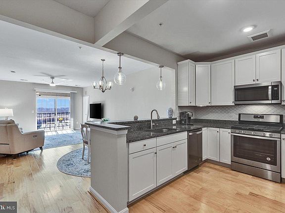 3rd image of 605 Quarry View Ct Unit 405