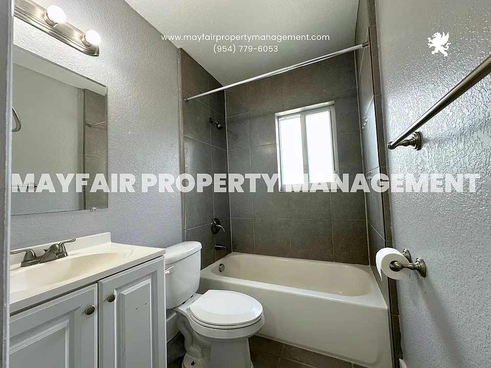 635 NE 8th Ave #1