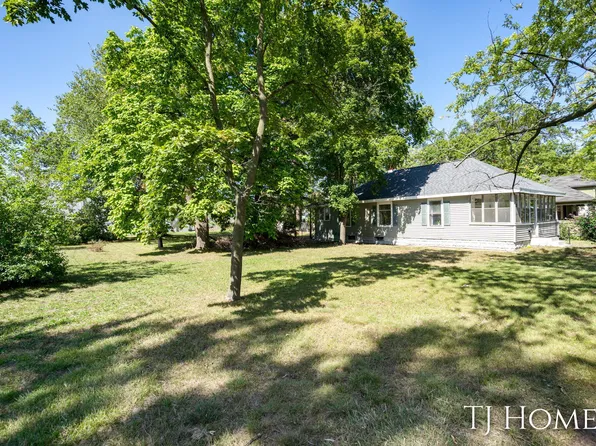 2209 9th St, Muskegon Heights, MI 49444