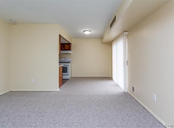 4th image of 41229 S Woodbury Green Dr