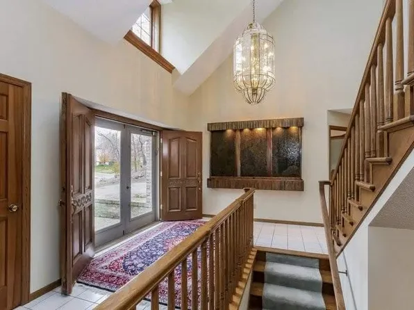 2601 Abbey Hill Dr, Minnetonka, MN 55305