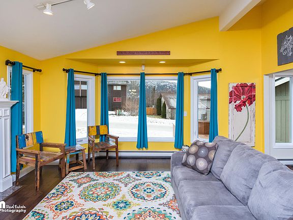 Living room,south facing win