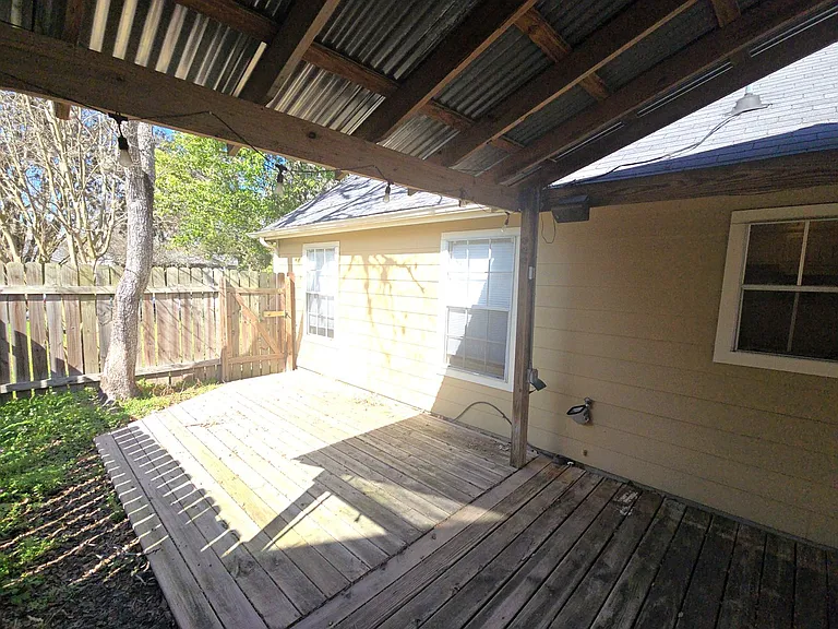 409 Commerce St — Photo 21