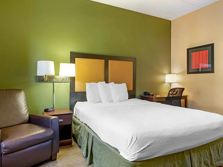 Studio Suite - 1 Queen Bed