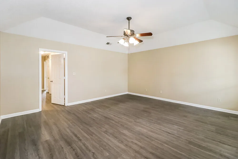 3 bed, 2.0 bath, 1300 sqft, $1,750 — Photo 4