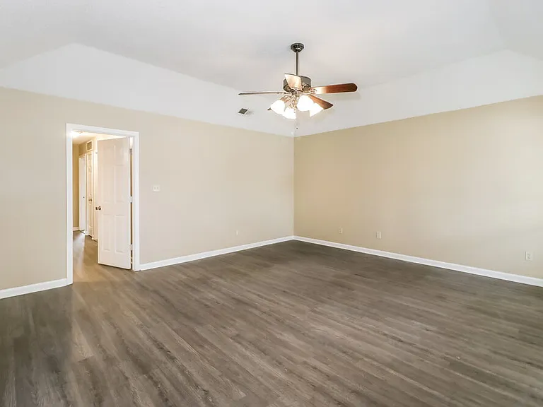 6659 Valerie Dr — Photo 4