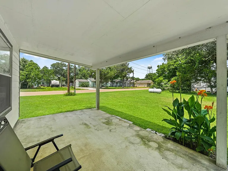 1017 Lions Park Dr — Photo 21