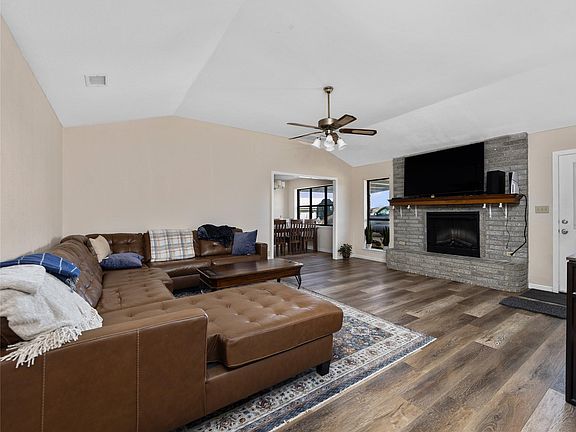 3rd image of 2412 Williamson Rd