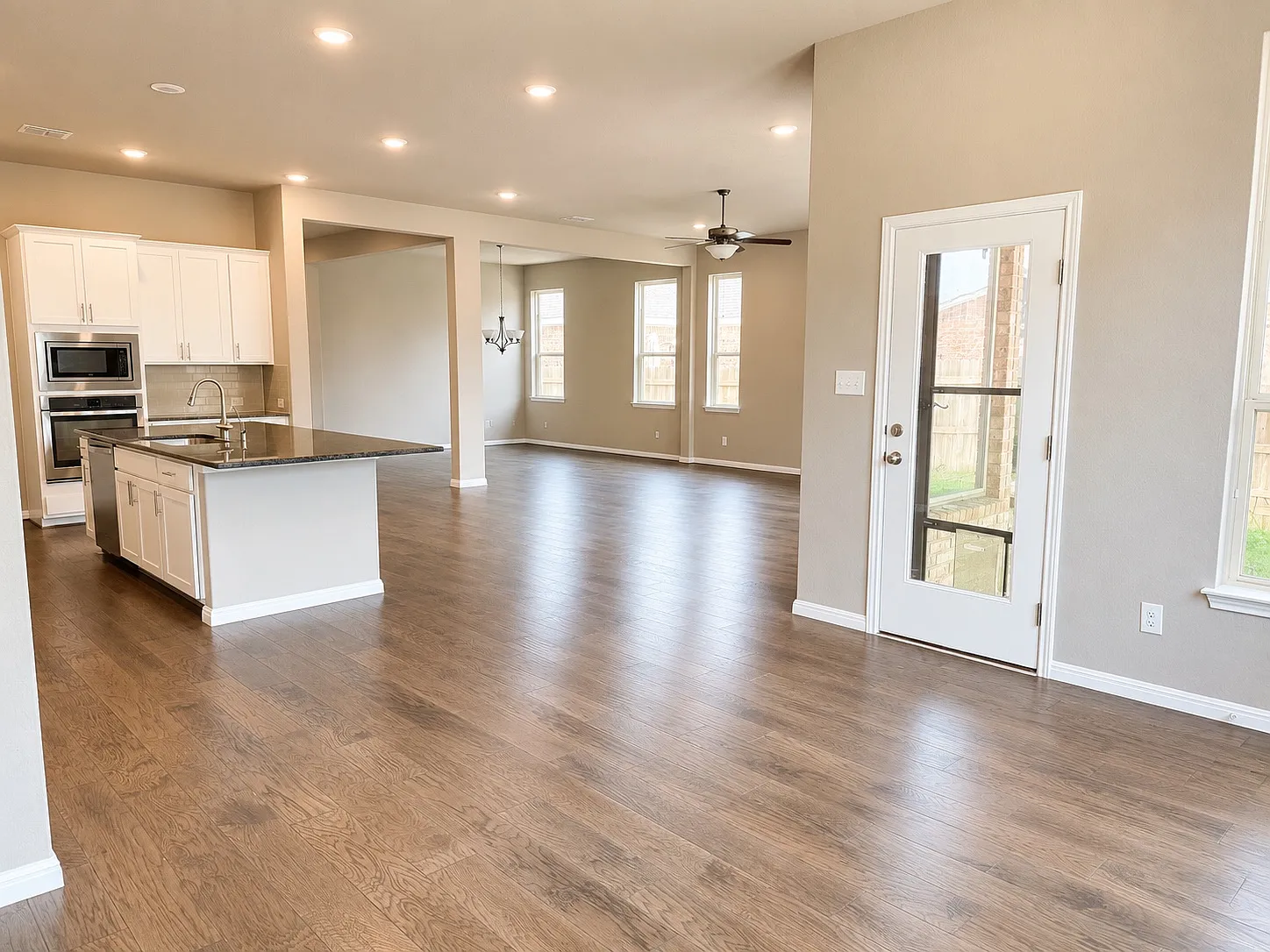 4 bed, 2681 sqft, $2,795 — Photo 3