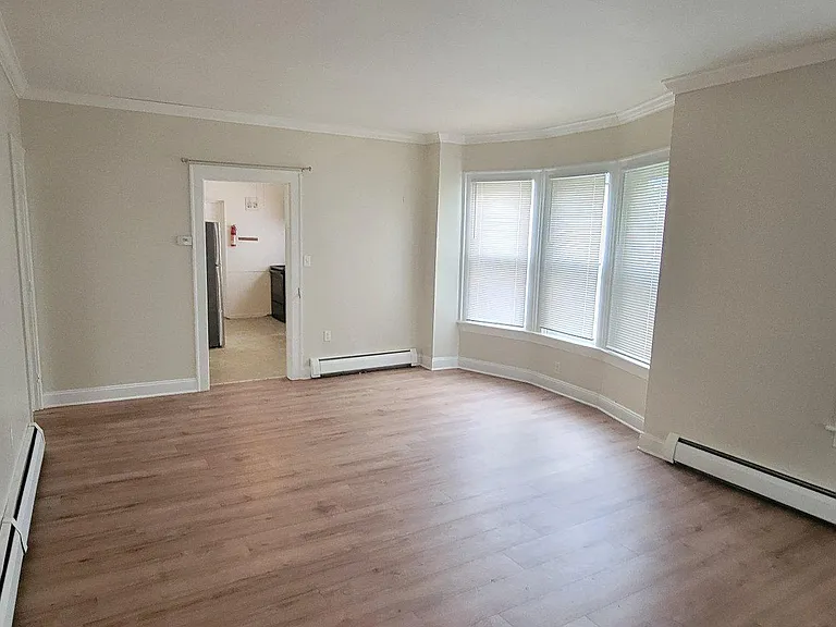 464 W Penn Ave — Photo 2