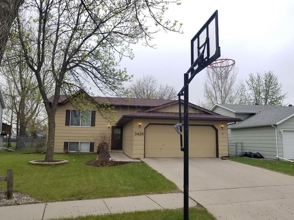 Great Bilevel that Backs to the Park