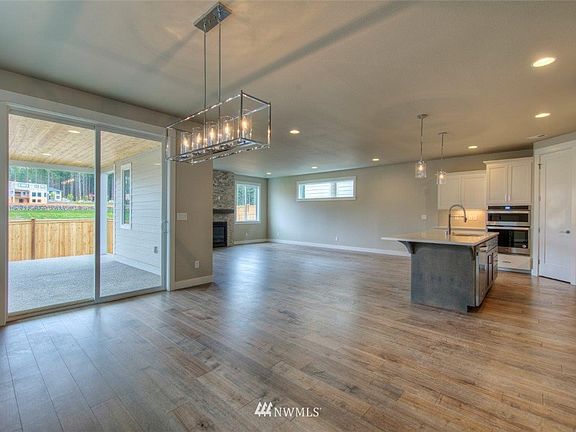 Picture of previously completed home in the community. For illustrational purposes only. Actual plans and specs may vary. Some features may be considered upgrades.