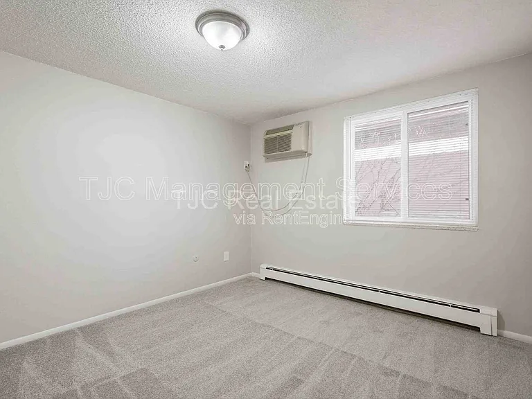 1138 N Corona St #103 — Photo 12