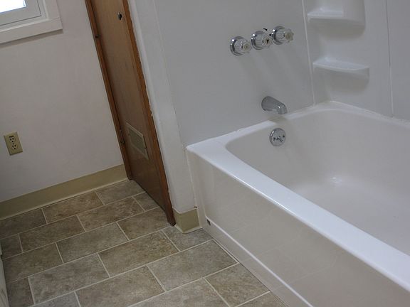 2nd image of 1049-1051 Shady Ln