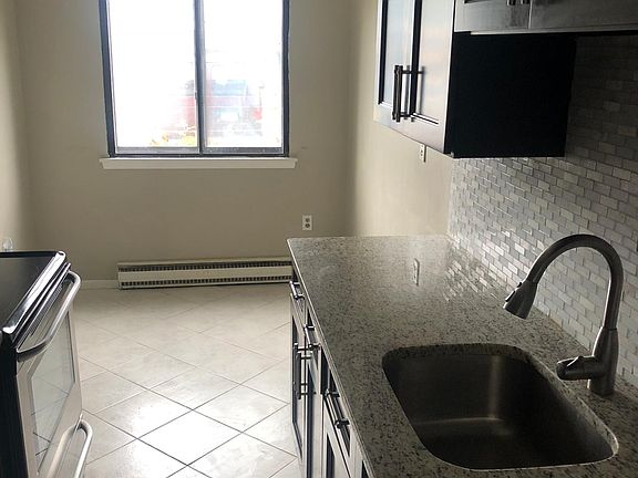 Eating area. No washer/dryer