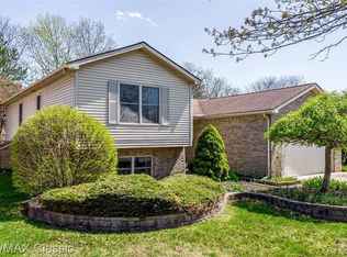 5720 Wedgewood Rd, Canton, MI 48187