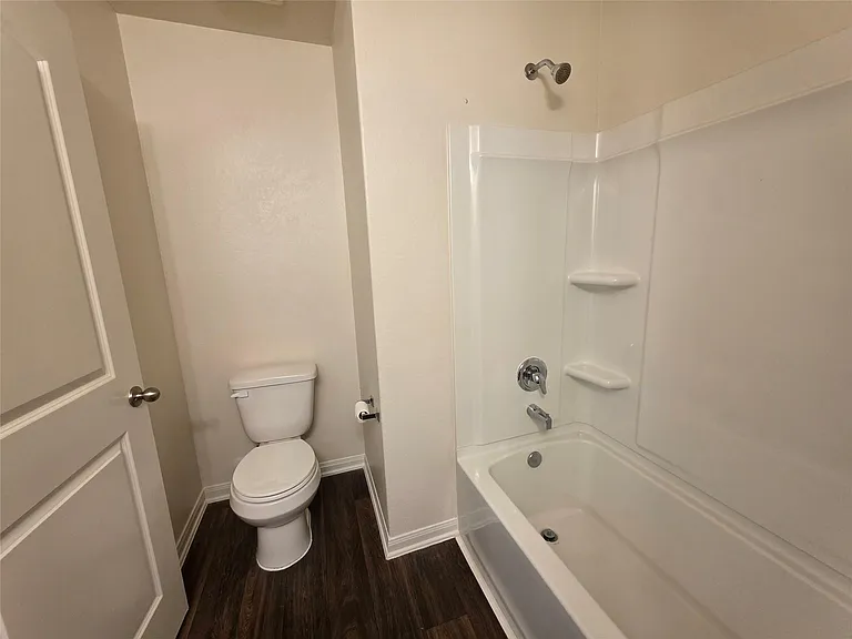 723 Crystal Lakes Dr — Photo 33