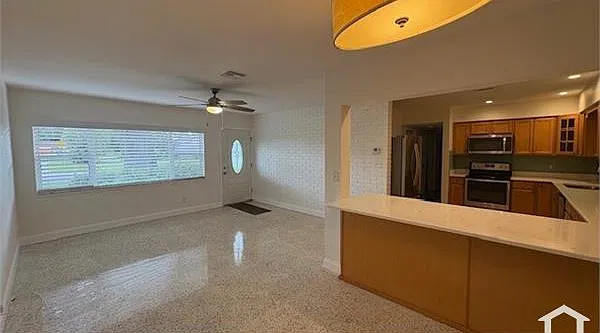 4 bed, 1640 sqft, $3,100 — Photo 3