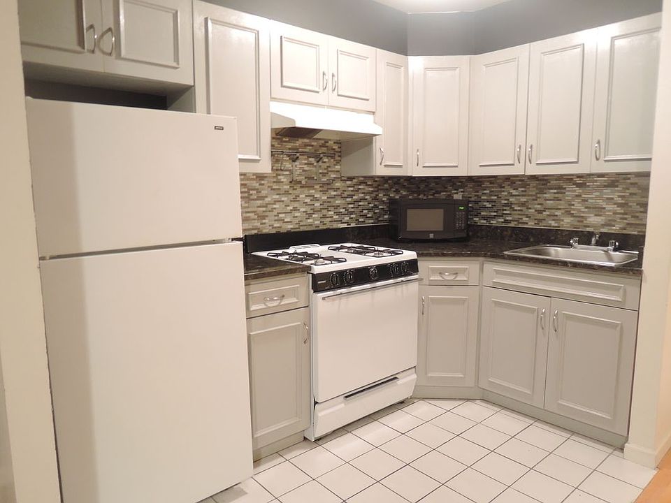 1st image of 31-03 Newtown Ave #R4r
