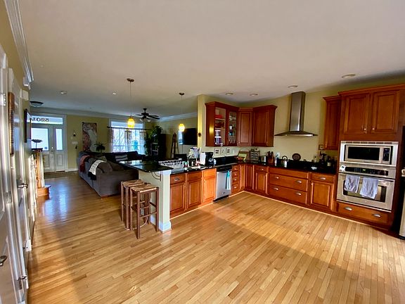 4th image of 520 1/2 S Laurel St