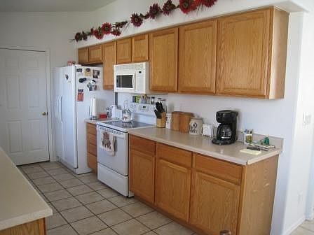 4th image of 3130 Douglas Dr