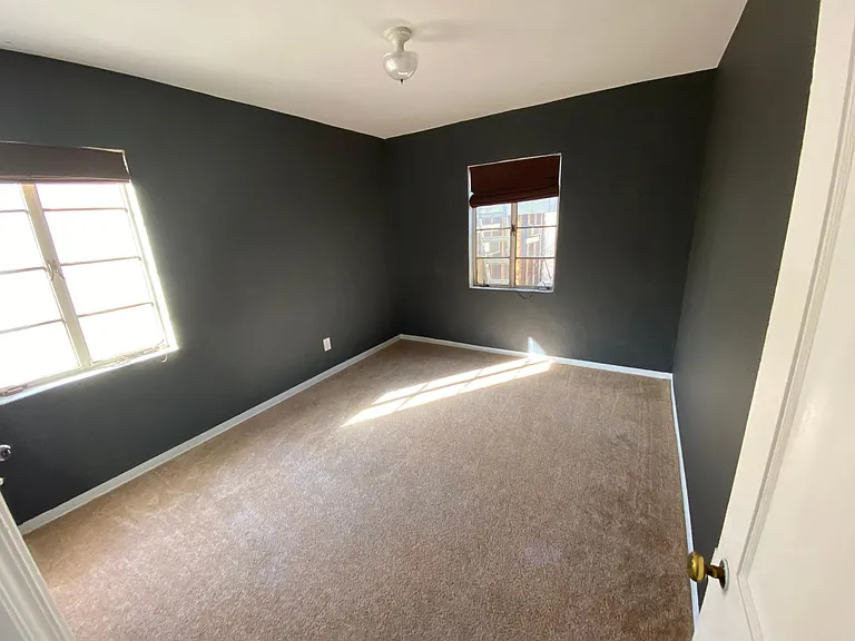 1019 E Waverly St — Photo 5