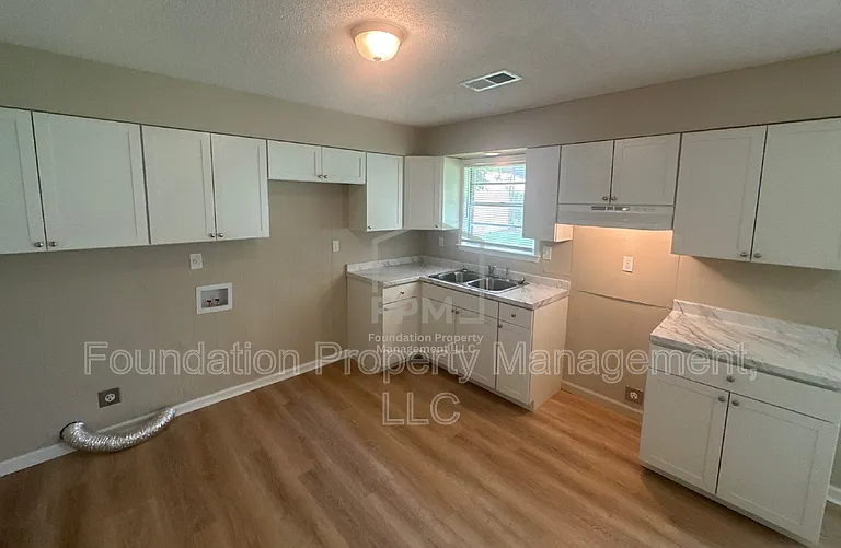 2224 Willow Wood Ave — Photo 3