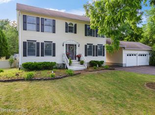 929 Randall Rd, Niskayuna, NY 12309