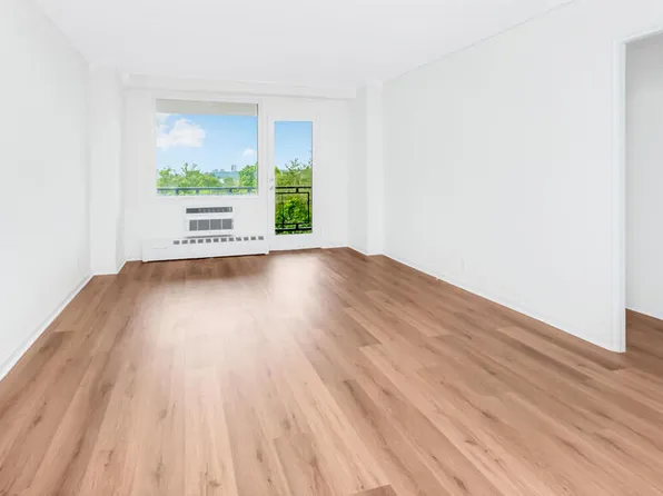 5900 Arlington Avenue image 5 of 16