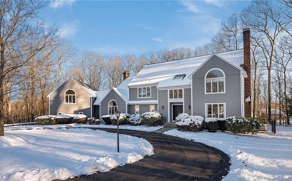 1st image of 15 Hadley Dr