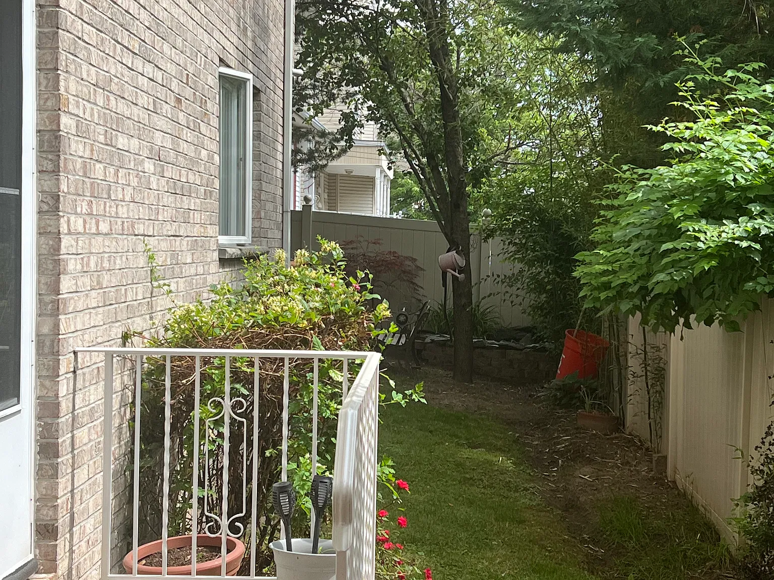 Columbus Pl — Photo 2