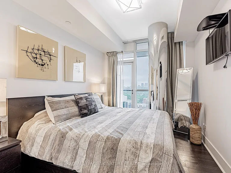 32 Davenport Rd #1303 — Photo 21