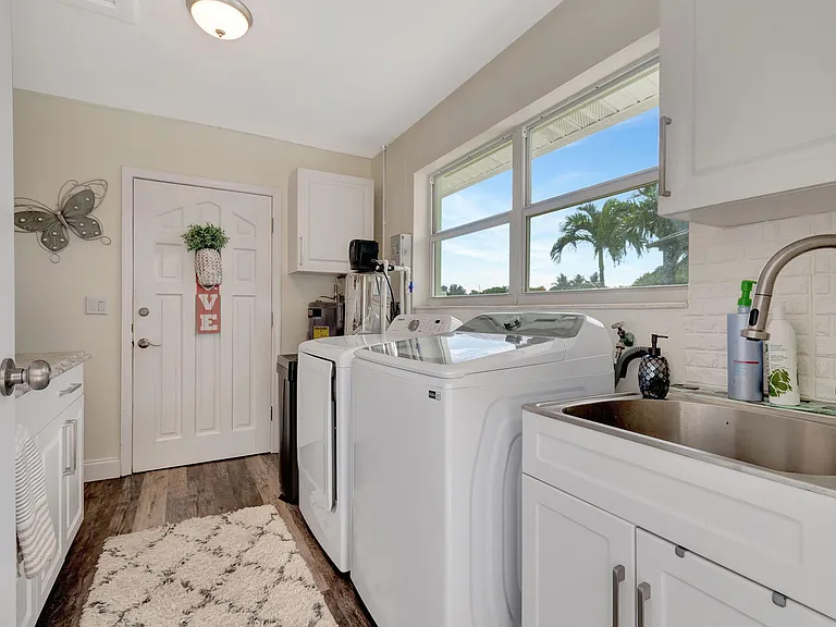 302 Venice Dr — Photo 26