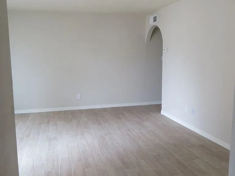 2720 Fairway Dr — Photo 3