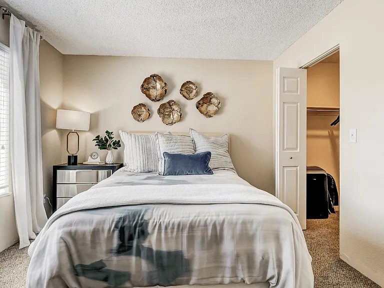 St. Moritz Apartments — Photo 10