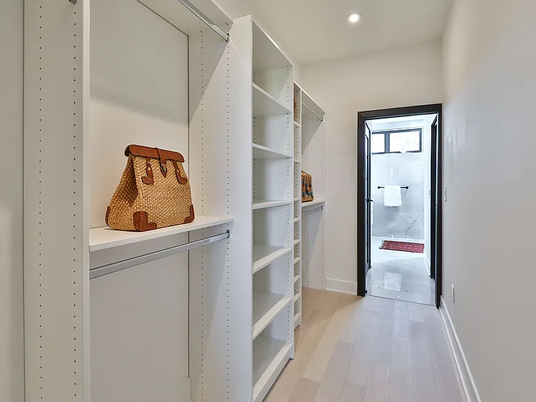 2541 Turner St — Photo 24