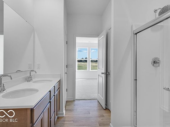 4th image of 289 N Bur Oak Dr