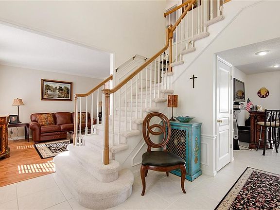 3rd image of 8772 Ashworth Dr