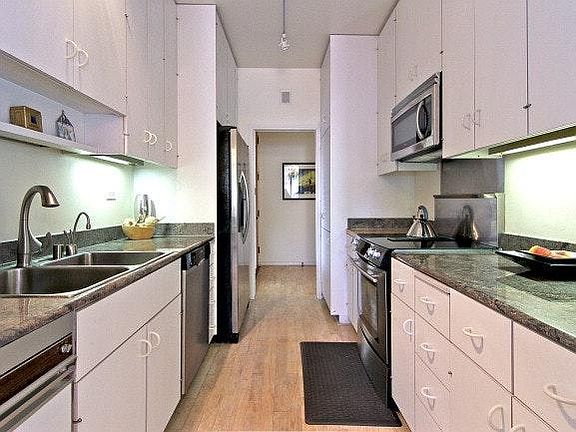 3rd image of 550 Davis St Unit 38