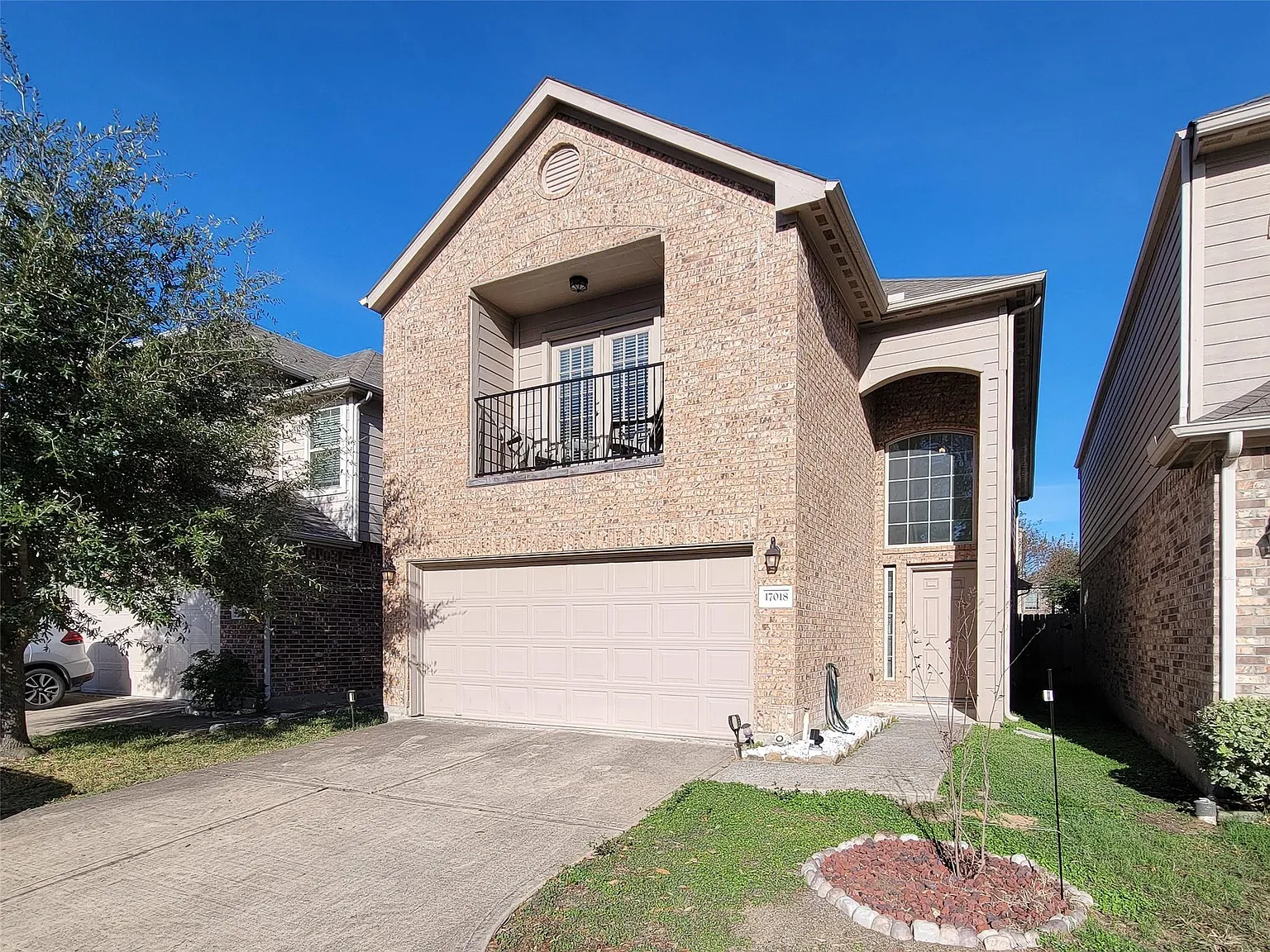 4 bed, 2.5 bath, 2399 sqft, $2,200 — Photo 1