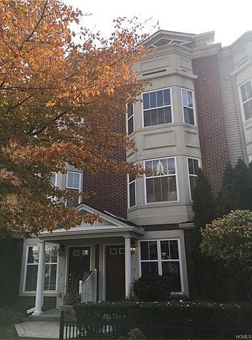 1st image of 5 Harbor Pointe Dr