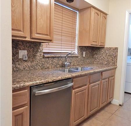 4th image of 516 SW 14th Ct #516
